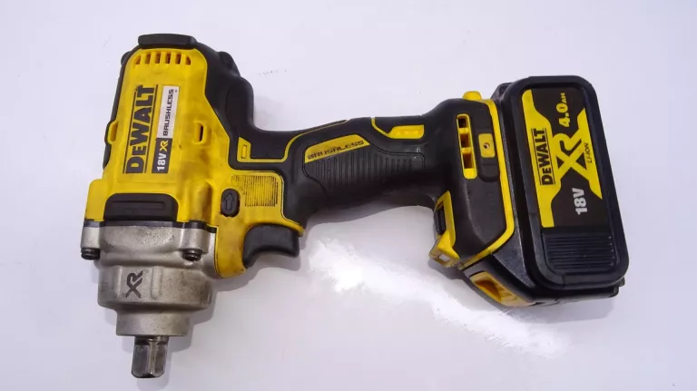 KLUCZ UDAROWY DEWALT DCF894 1/2 4AH ŁAD WALIZKA