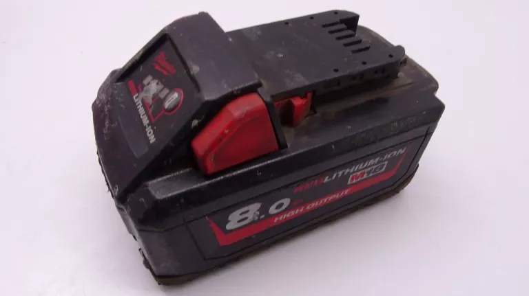 klucz-udarowy-milwaukee-m18-onefhiwf34-aku-8ah-zasilanie-akumulatorowe