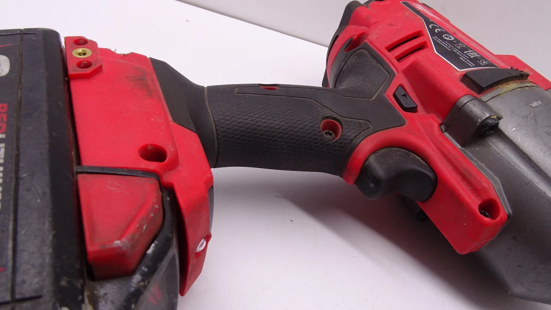 klucz-udarowy-milwaukee-m18-onefhiwf34-aku-8ah-rodzaj-klucz-udarowy