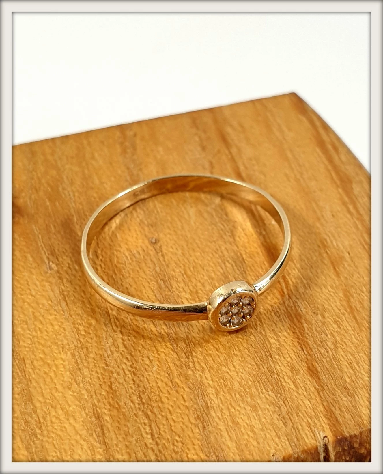 zloty-pierscionek-z-curkoniami-106585-material-zloto