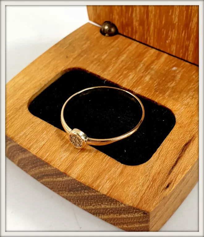 zloty-pierscionek-z-curkoniami-106585-rodzaj-wyrob-jubilerski