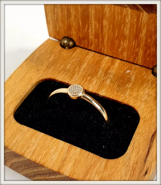 zloty-pierscionek-z-curkoniami-106585-marka-inna-marka