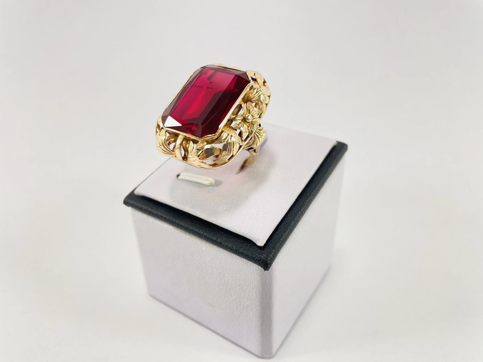 piekny-zloty-pierscionek-z-rubinem-p585-r17-1478g-material-zloto
