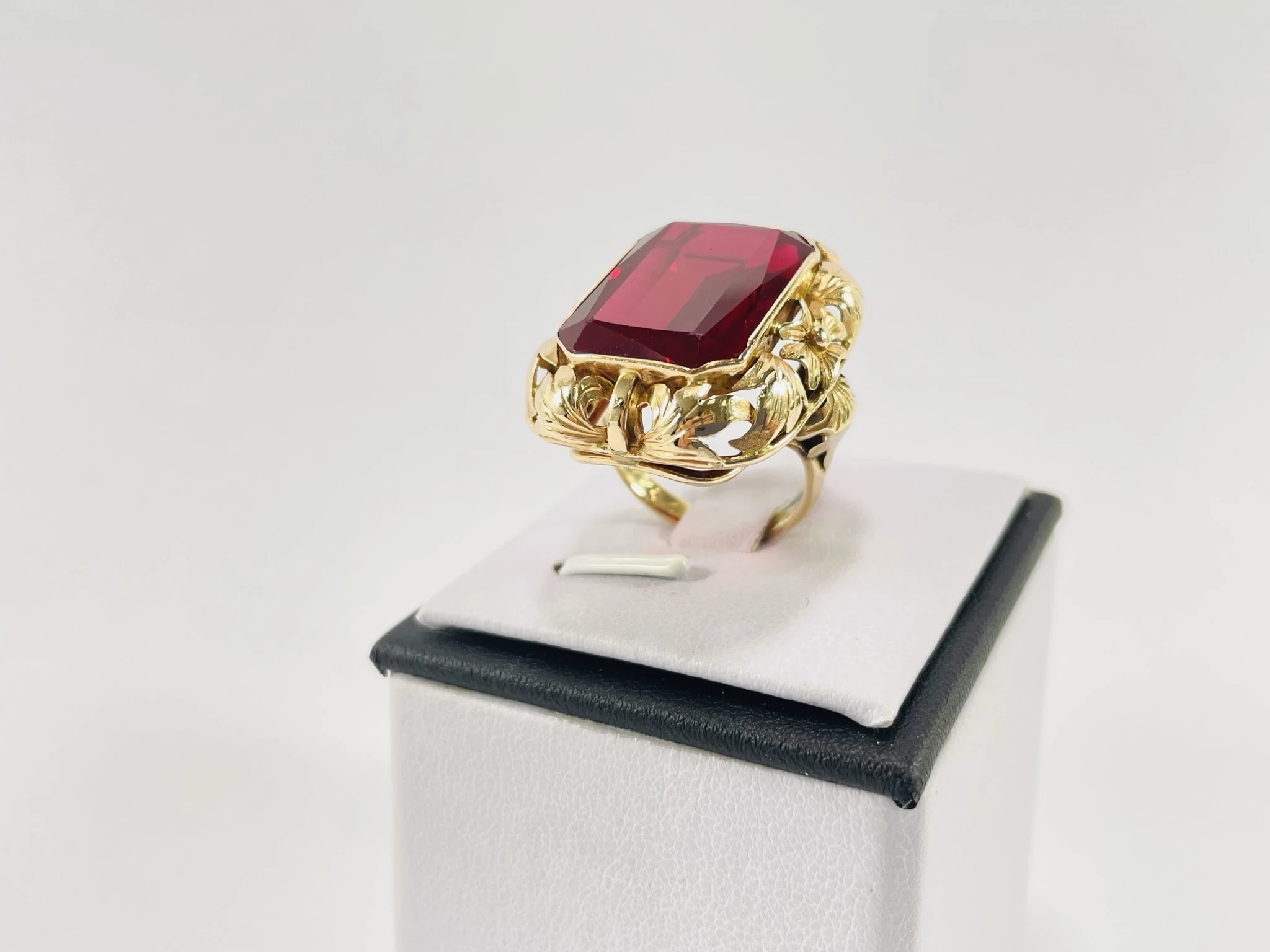 piekny-zloty-pierscionek-z-rubinem-p585-r17-1478g-rodzaj-wyrob-jubilerski