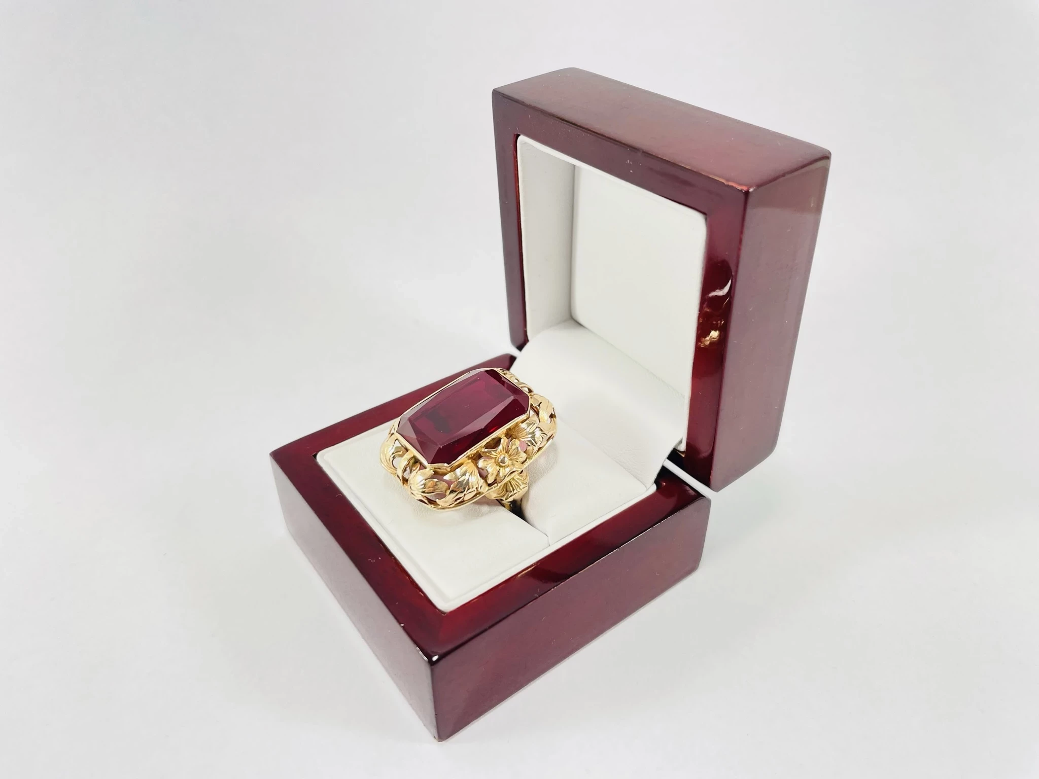 piekny-zloty-pierscionek-z-rubinem-p585-r17-1478g-cechy-brak