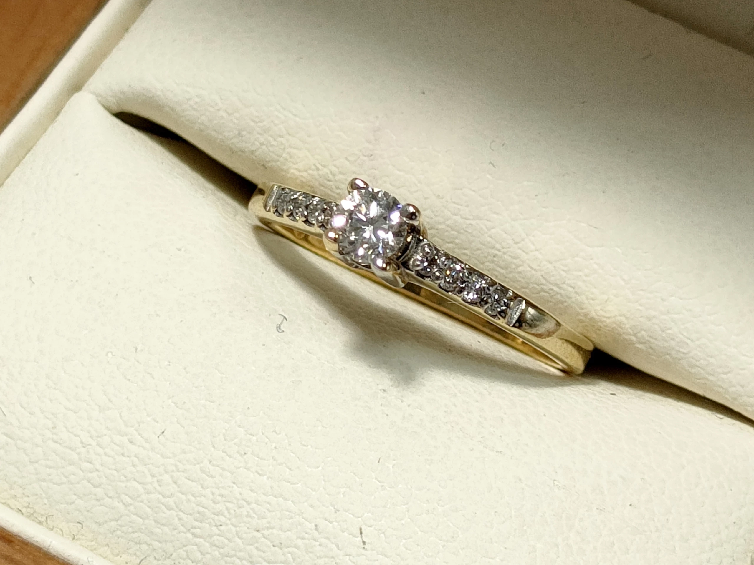 zloty-pierscionek-z-brylantami-182g-585-r10-rozmiarsrednica-wew-mm-372-10