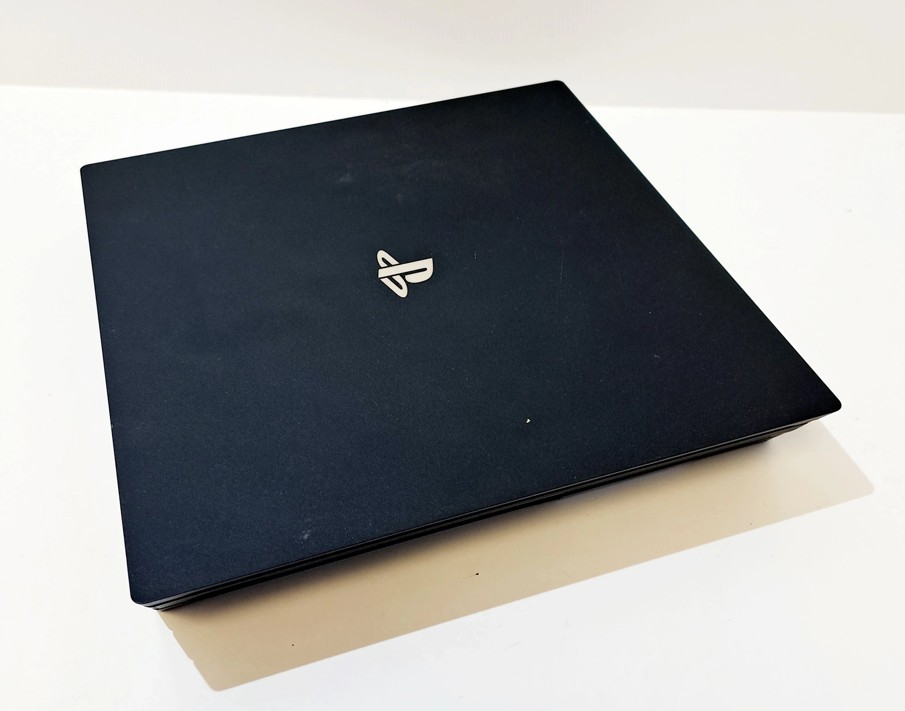 sony-playstation-4-pro-1tb-cuh-7016b-kod-producenta-7016b71167216b