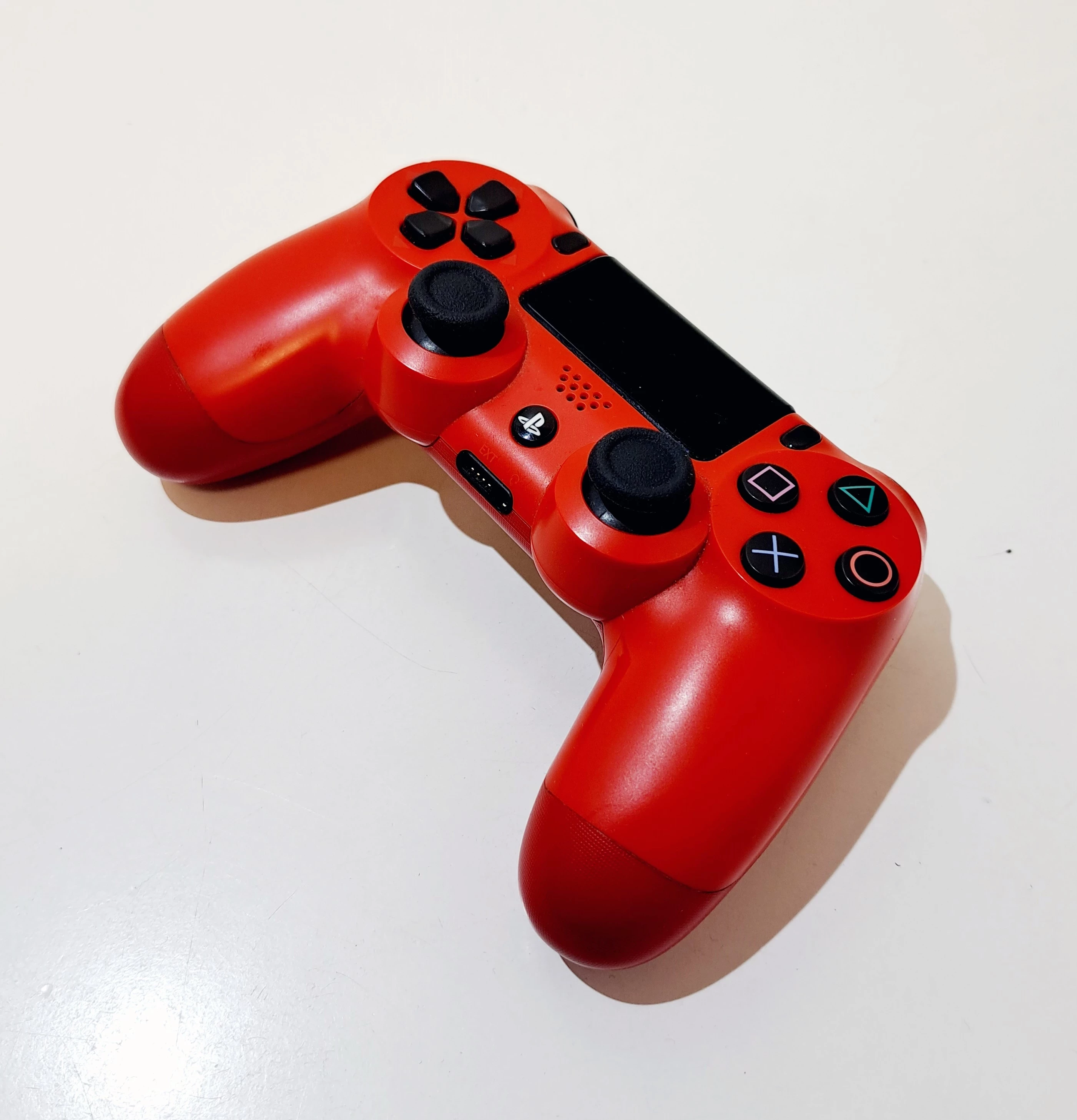 sony-playstation-4-pro-1tb-cuh-7016b-liczba-kontrolerow-w-zestawie-1