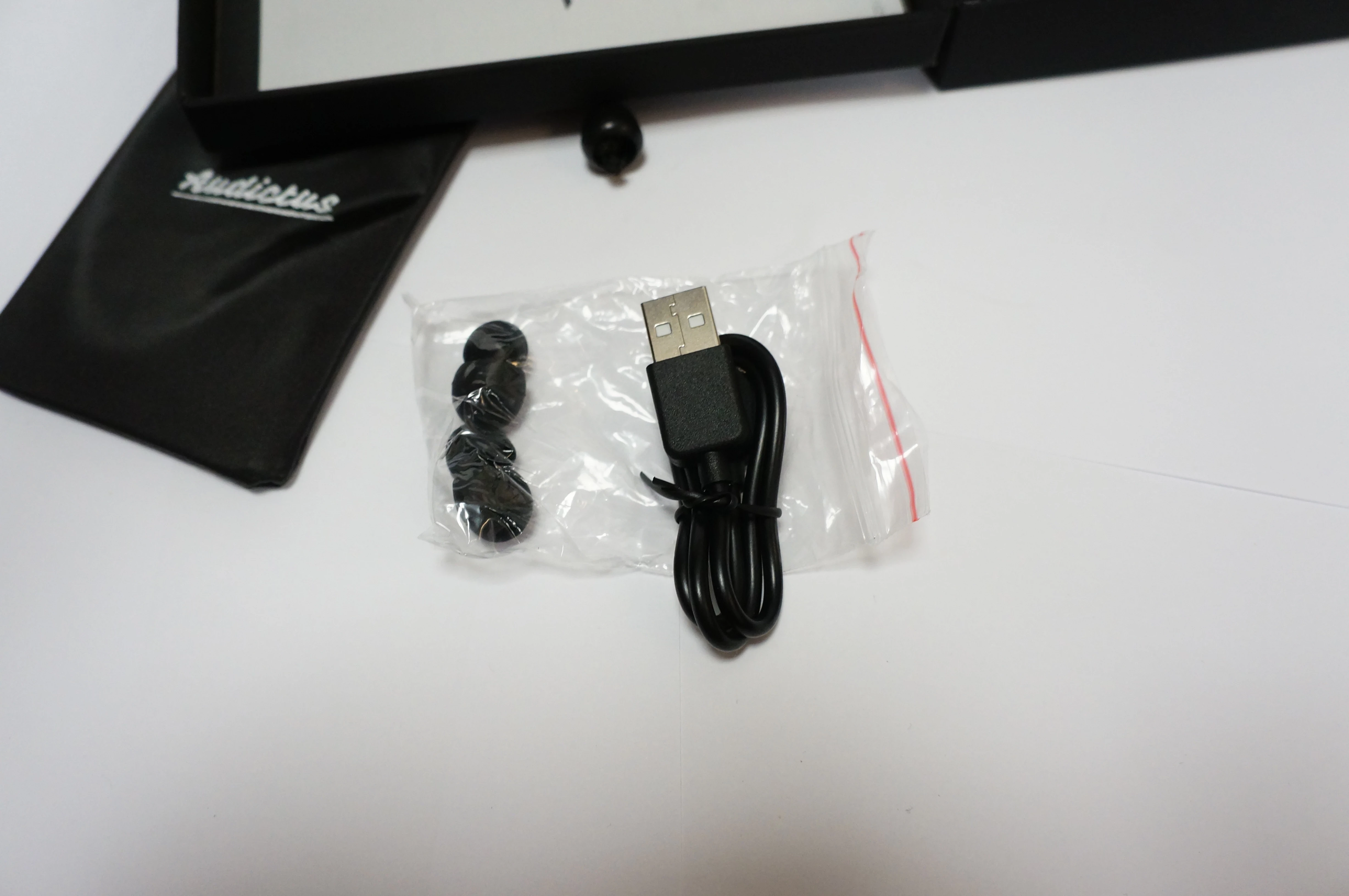 sluchawki-audictus-endorphine-abe-0884-v2-kolor-dominujacy-czarny