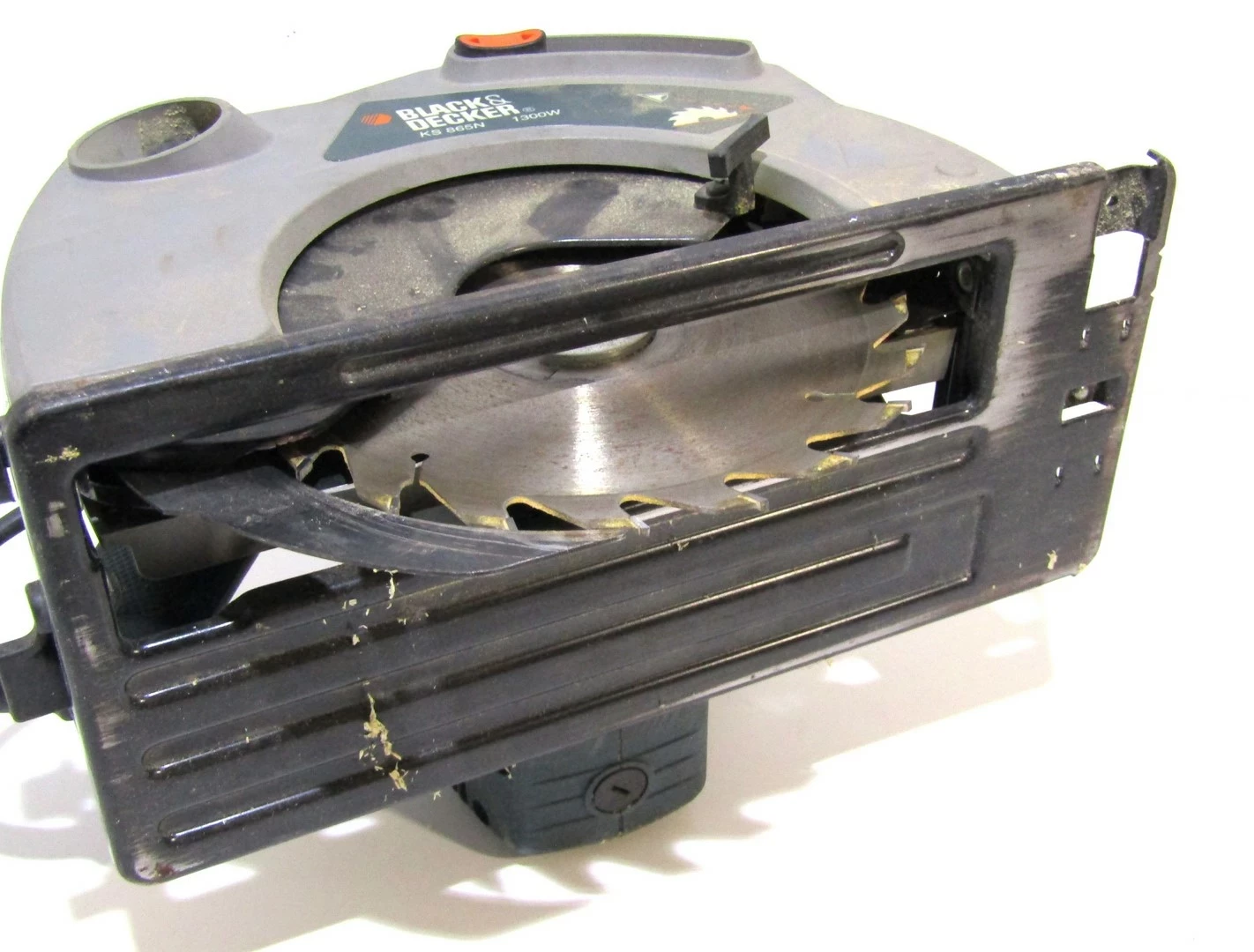 pila-tarczowa-black-decker-ks865n-kufer-maksymalna-moc-1300