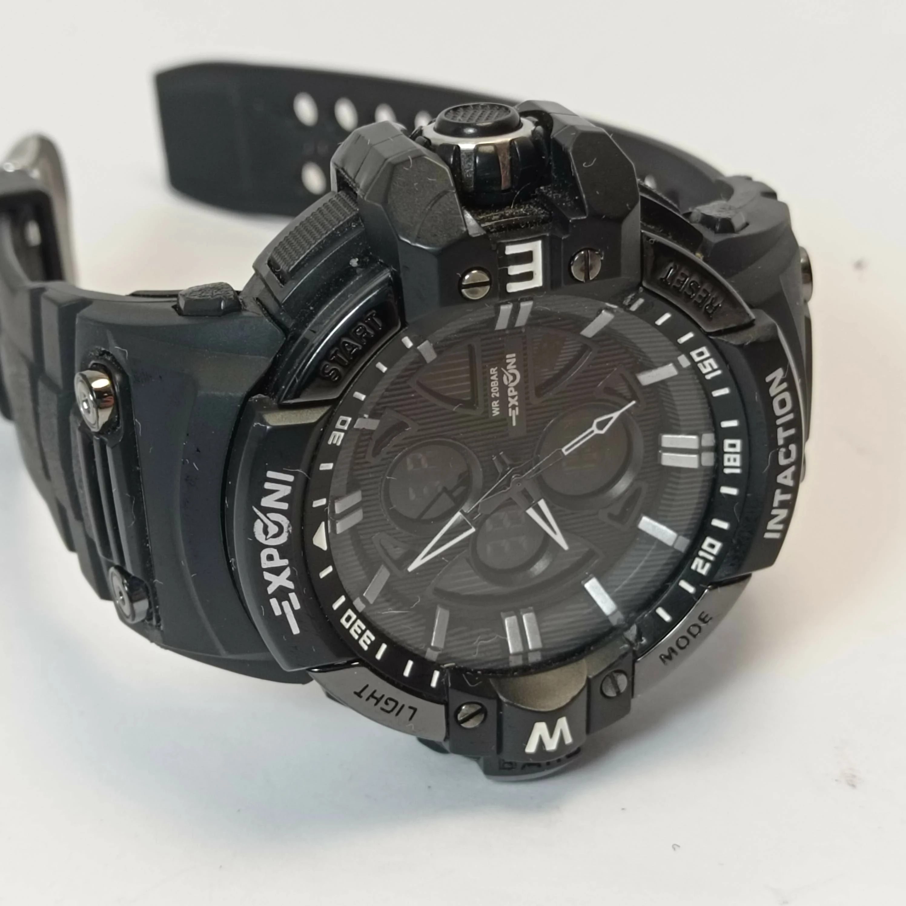 zegarek-exponi-intaction-wyszynskiego-24-tczew