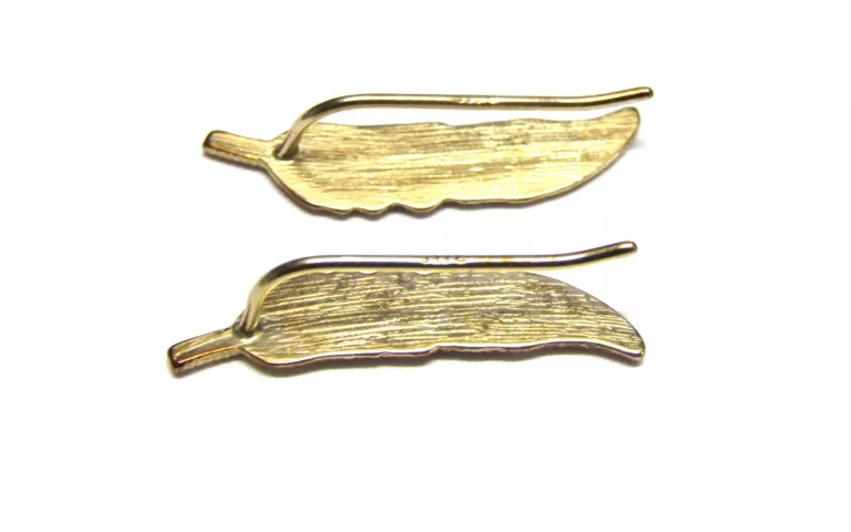 wyjatkowe-zlote-kolczyki-rodzaj-bigla-angielski