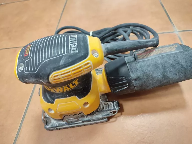 SZLIFIERKA OSCYLACYJNA DEWALT DWE6411