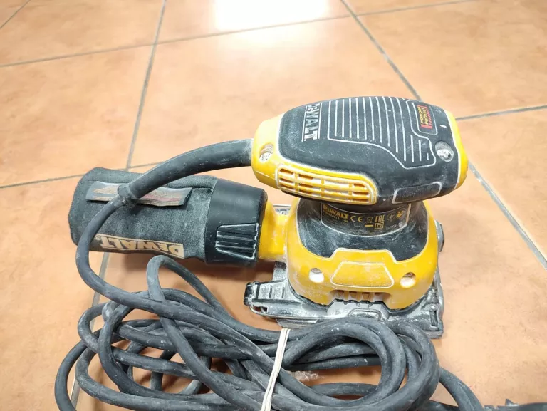 SZLIFIERKA OSCYLACYJNA DEWALT DWE6411