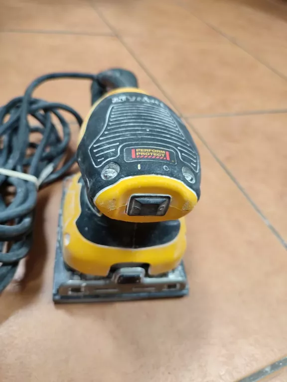 SZLIFIERKA OSCYLACYJNA DEWALT DWE6411