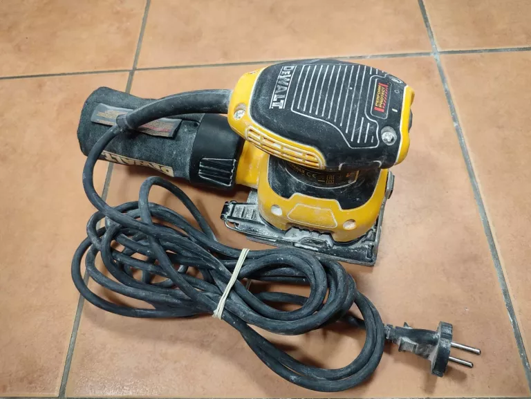SZLIFIERKA OSCYLACYJNA DEWALT DWE6411