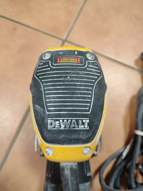 SZLIFIERKA OSCYLACYJNA DEWALT DWE6411