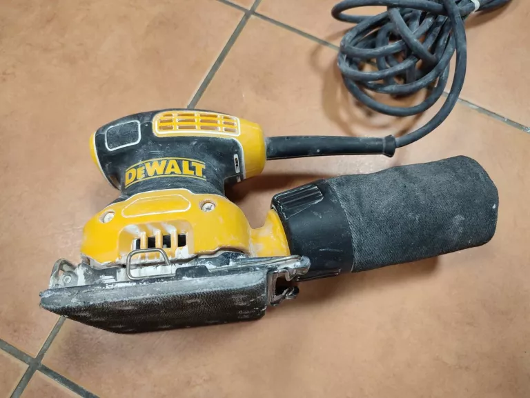 SZLIFIERKA OSCYLACYJNA DEWALT DWE6411
