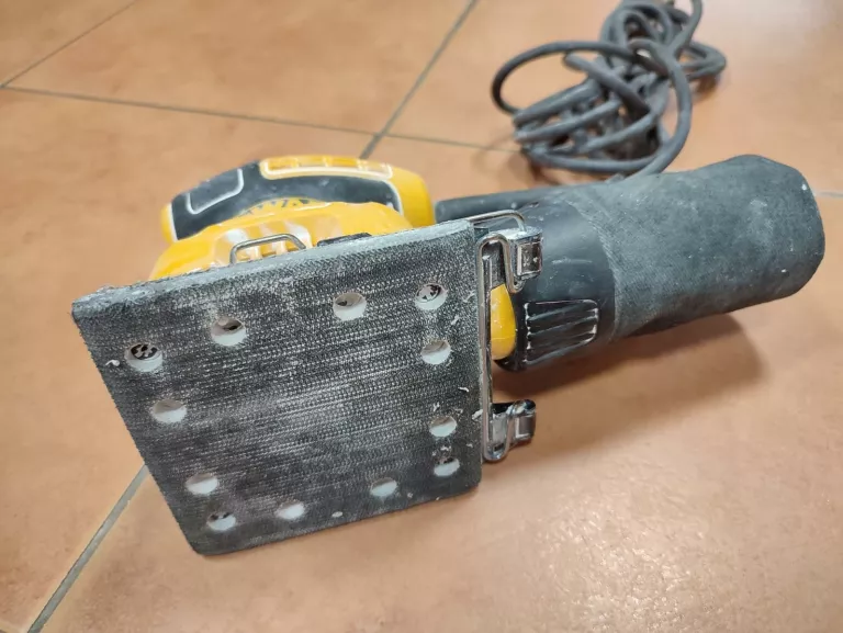 SZLIFIERKA OSCYLACYJNA DEWALT DWE6411
