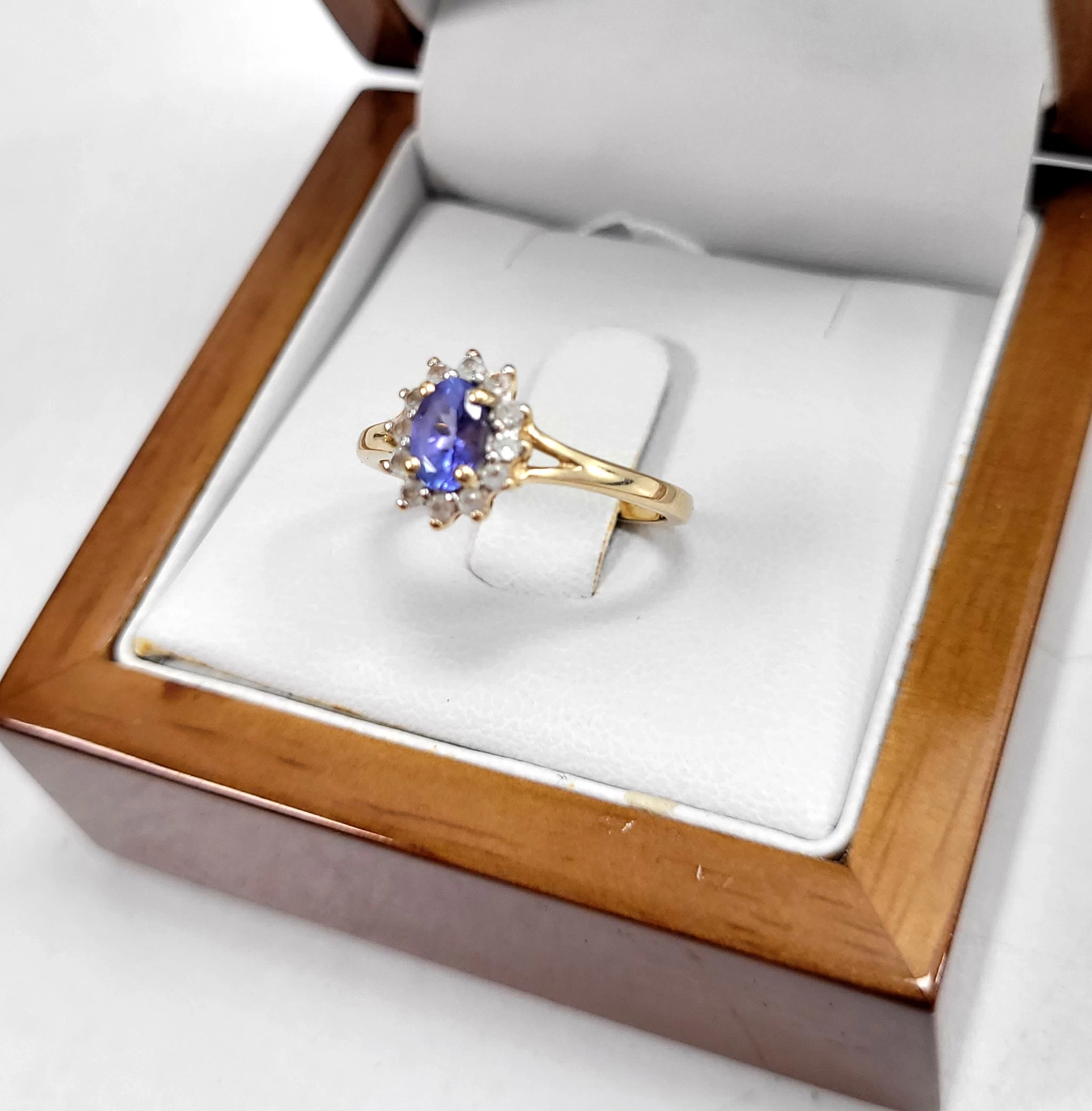 zloty-pierscionek-tanzanittopazy-wkruk-p585-25-kolor-dominujacy-zloty