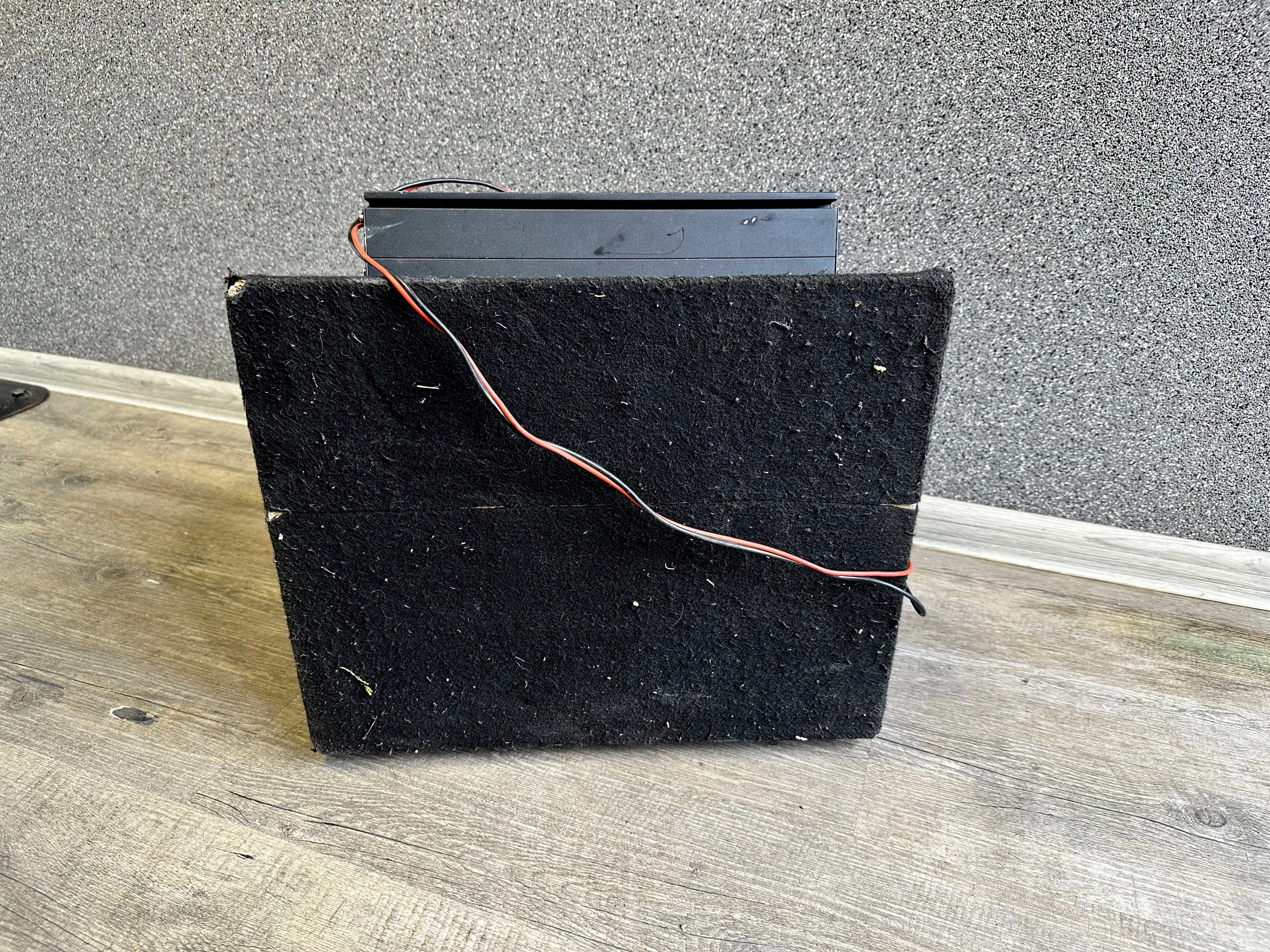 wzmacniacz-samochodowy-magnat-1160-wat-tuba-basowa-marka-magnat