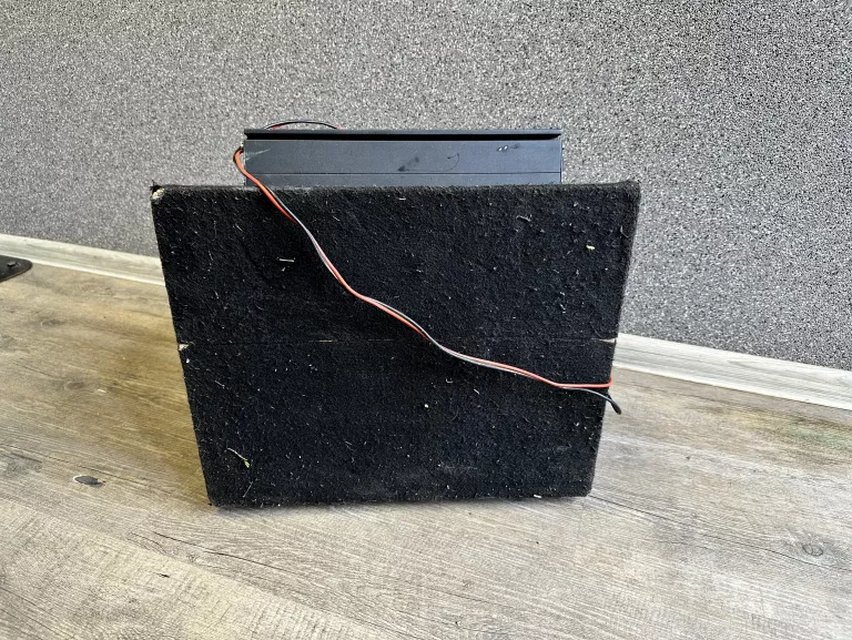 wzmacniacz-samochodowy-magnat-1160-wat-tuba-basowa-marka-magnat