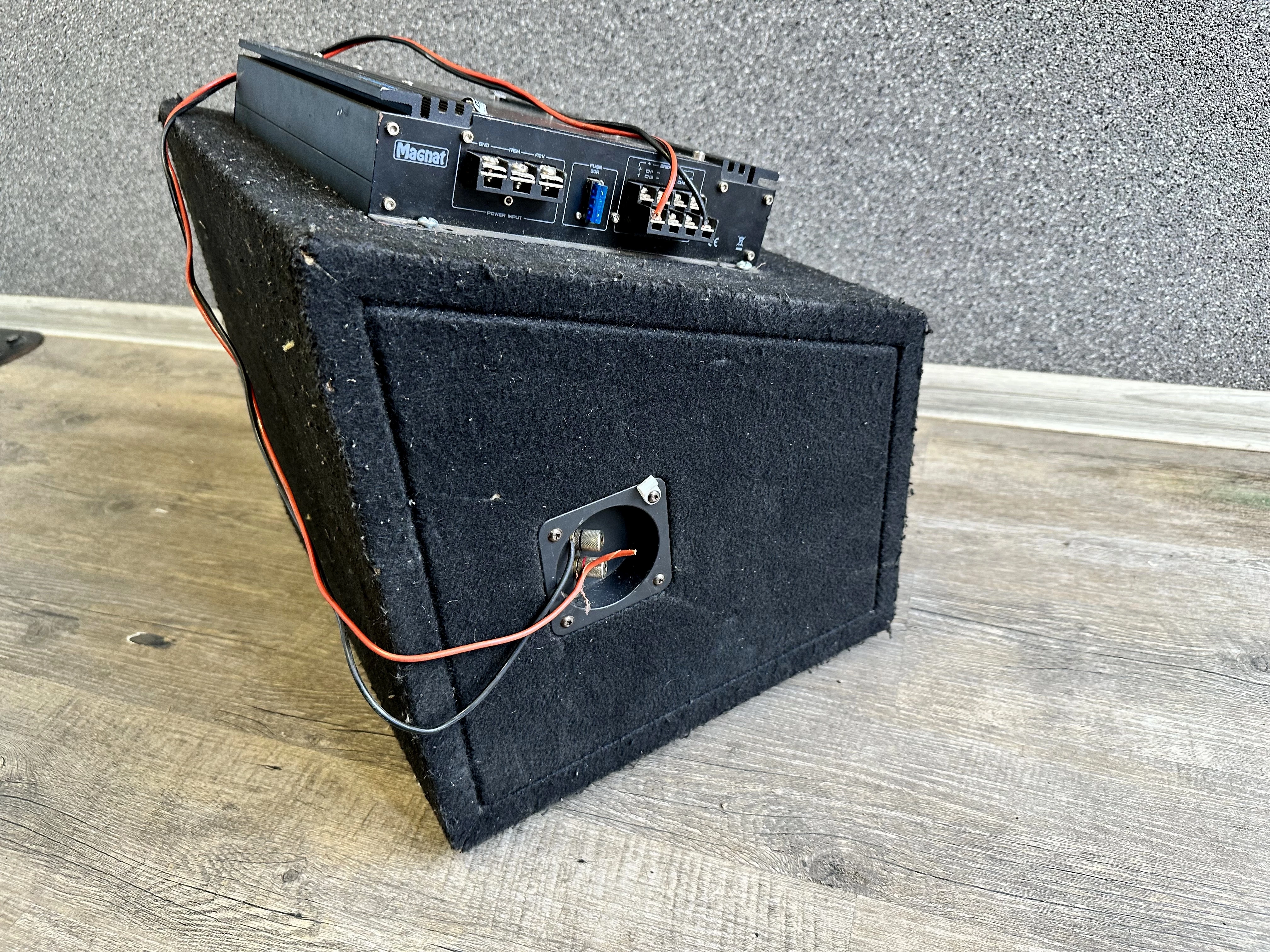 wzmacniacz-samochodowy-magnat-1160-wat-tuba-basowa-model-edition-special