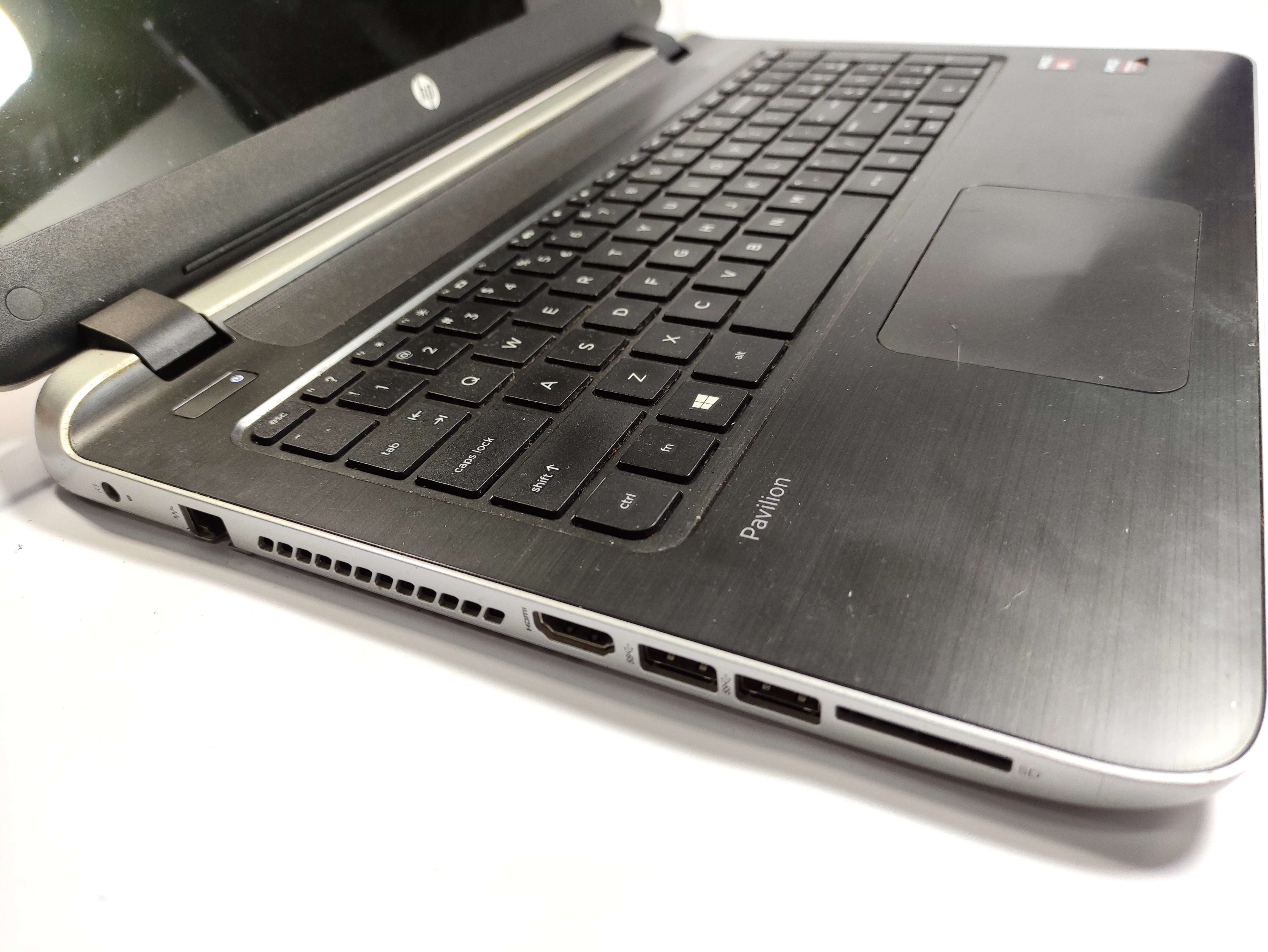 laptop-hp-pavilion-ladowarka-przekatna-ekranu-156