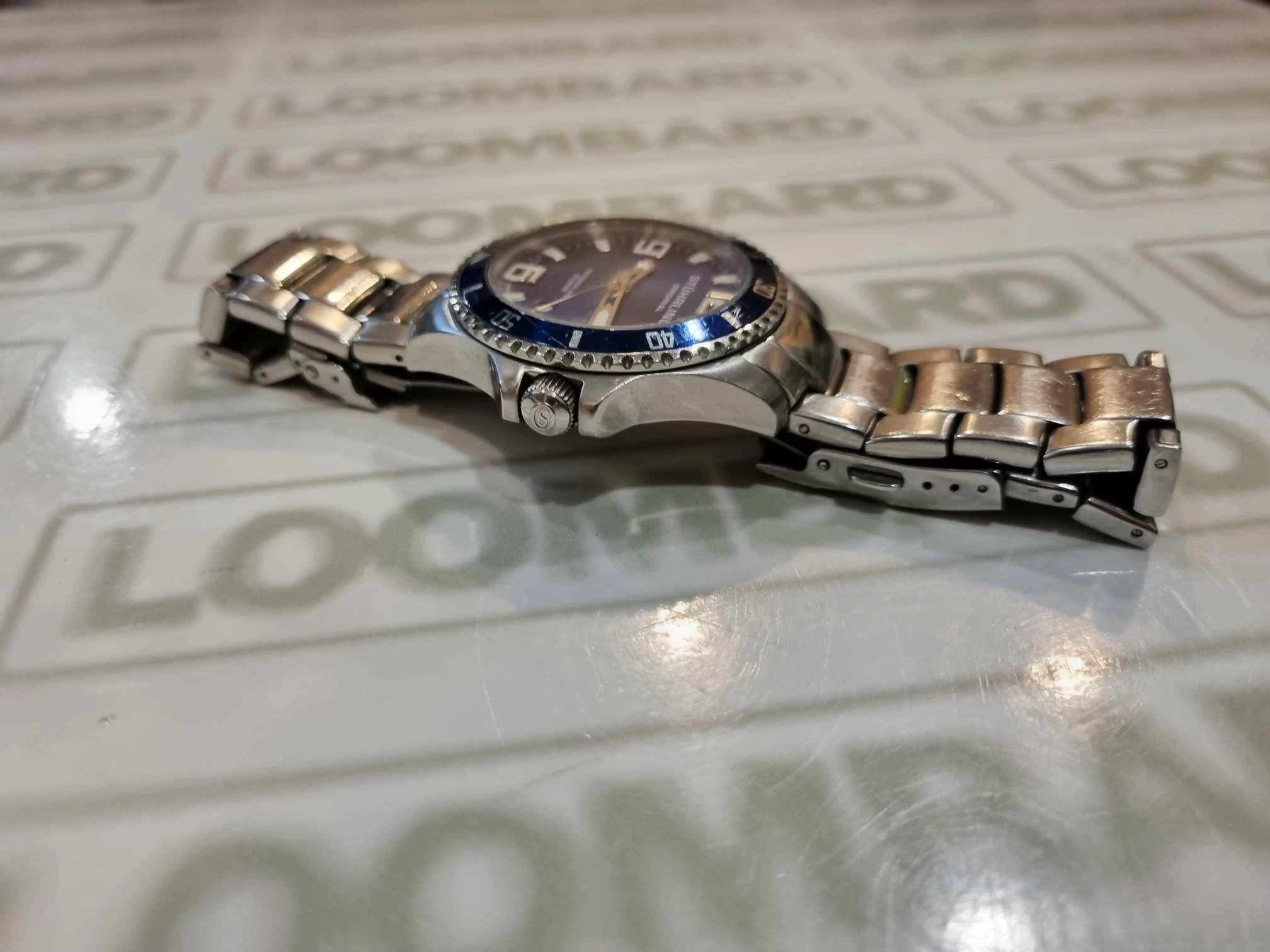 zegarek-stuhrling-original-professional-diver-funkcje-datownik