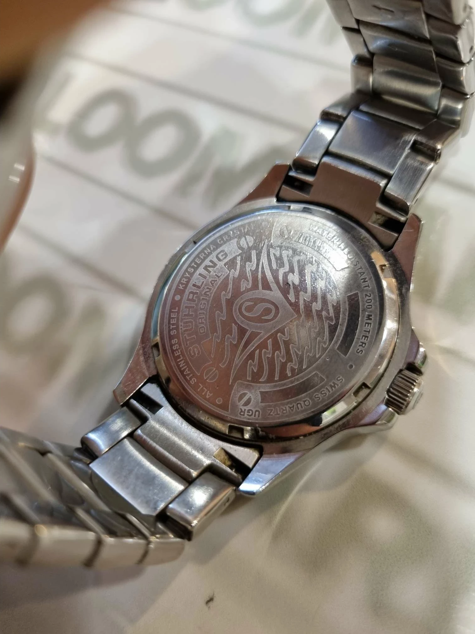 zegarek-stuhrling-original-professional-diver-szkielko-mineralne