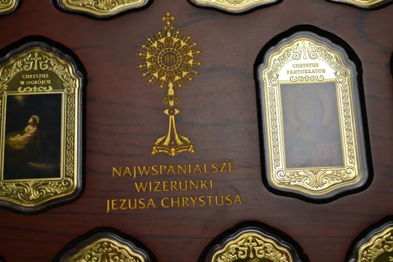 najwspanialsze-wizerunki-jezusa-chrystusa-zestaw-okazja-partyzantow-39-zamosc