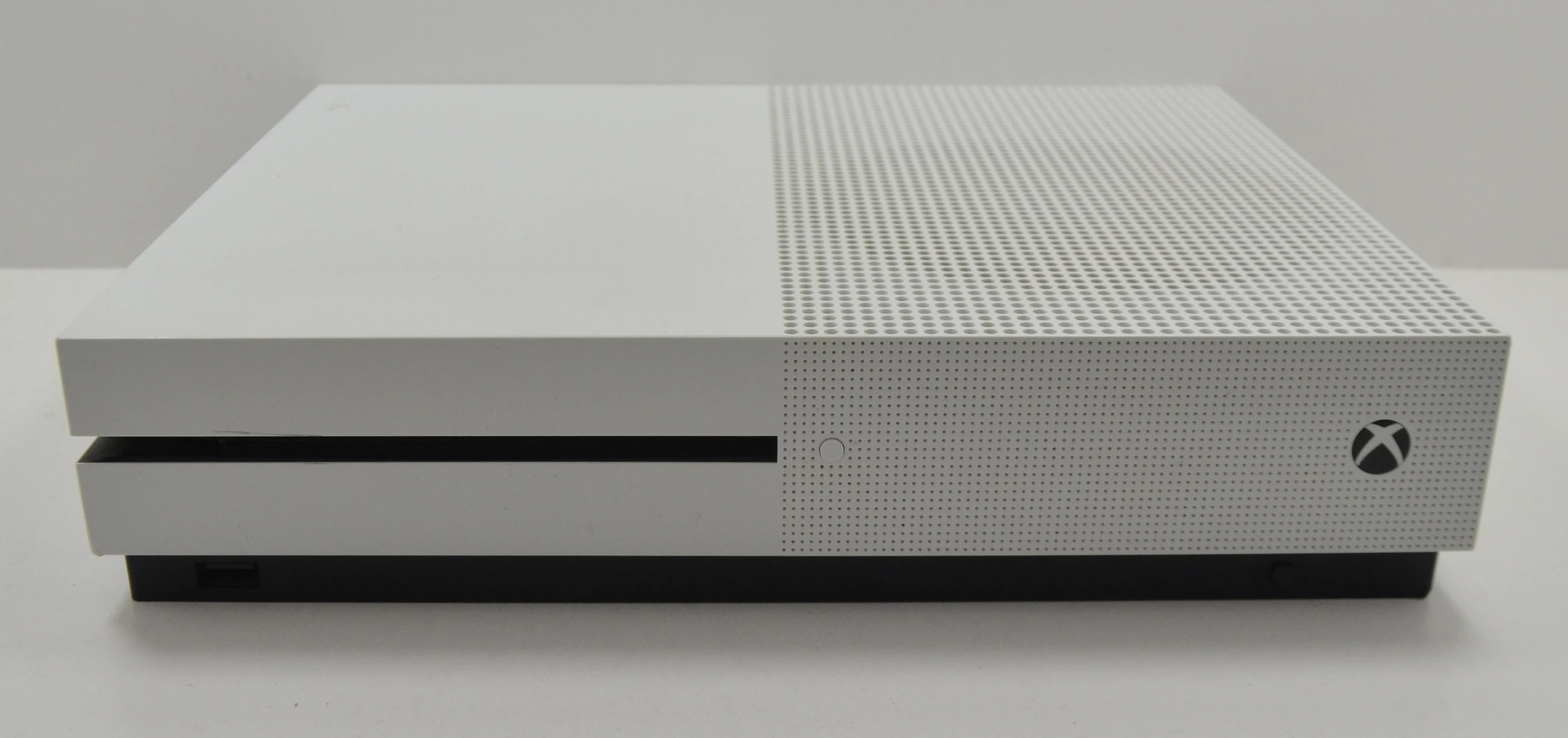 konsola-xbox-one-s-1tb-1681-pad-kable-ean-gtin-889842307122