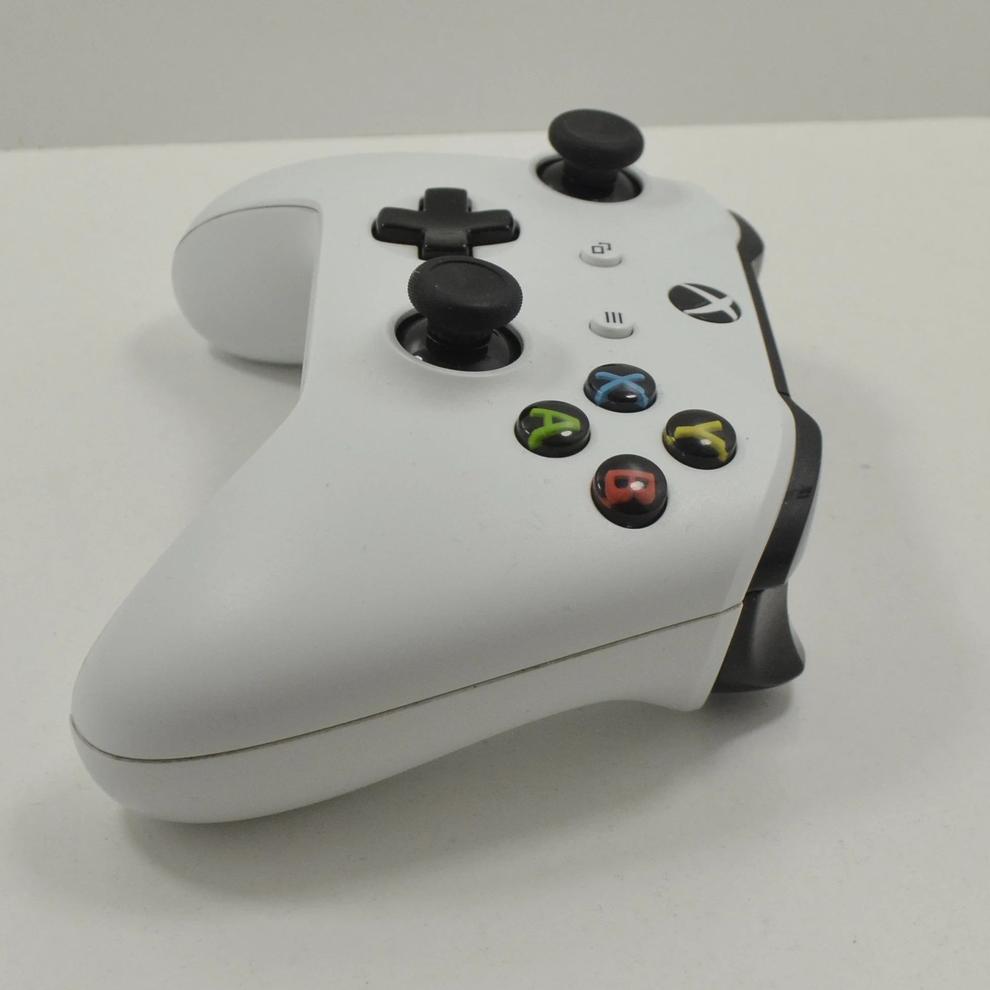 konsola-xbox-one-s-1tb-1681-pad-kable-stan-uzywany