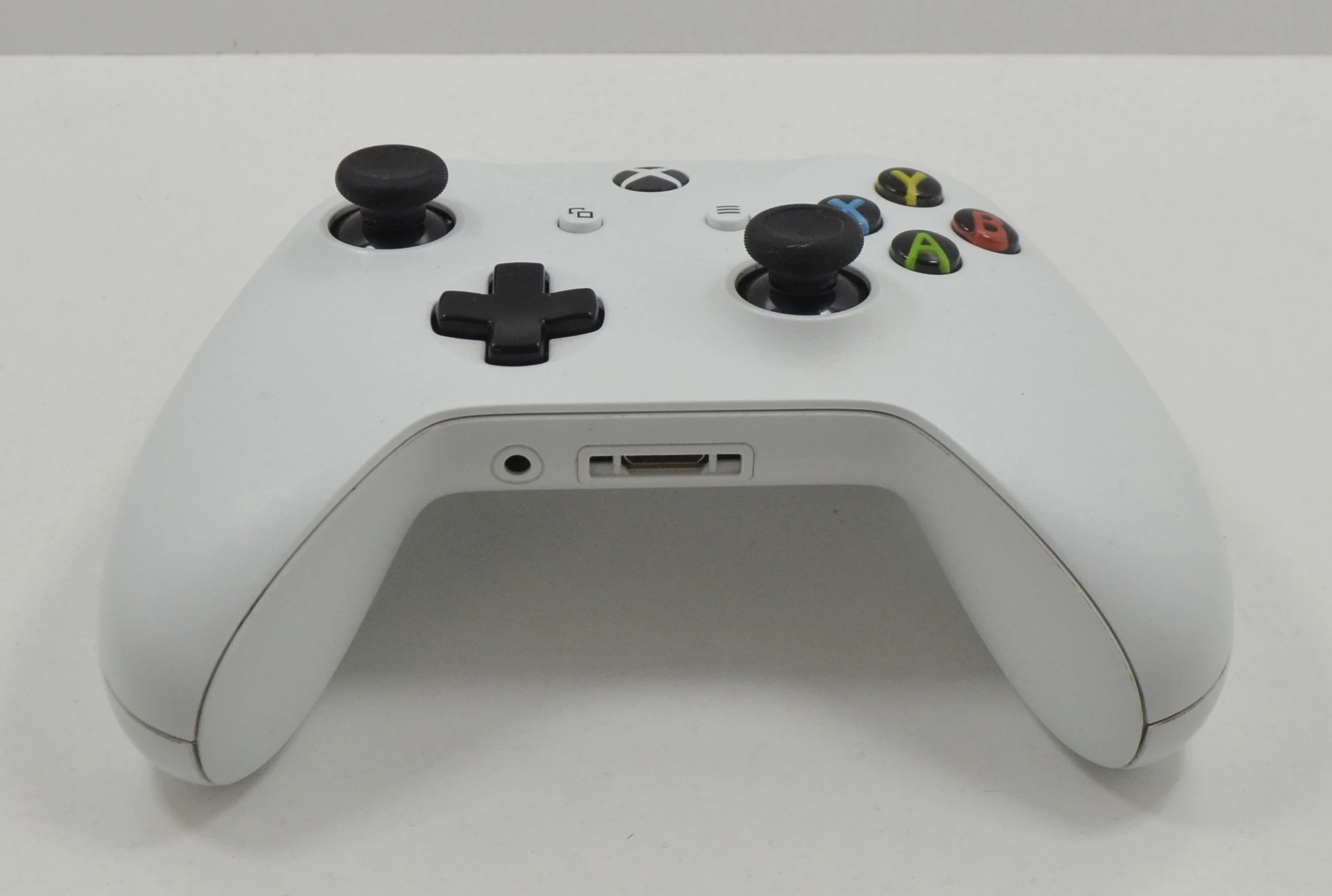 konsola-xbox-one-s-1tb-1681-pad-kable-kod-producenta-234-00560