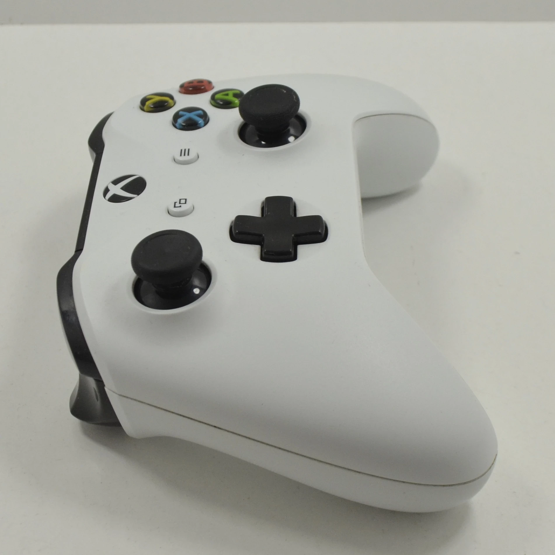 konsola-xbox-one-s-1tb-1681-pad-kable-dysk-wbudowana-pamiec-1-tb