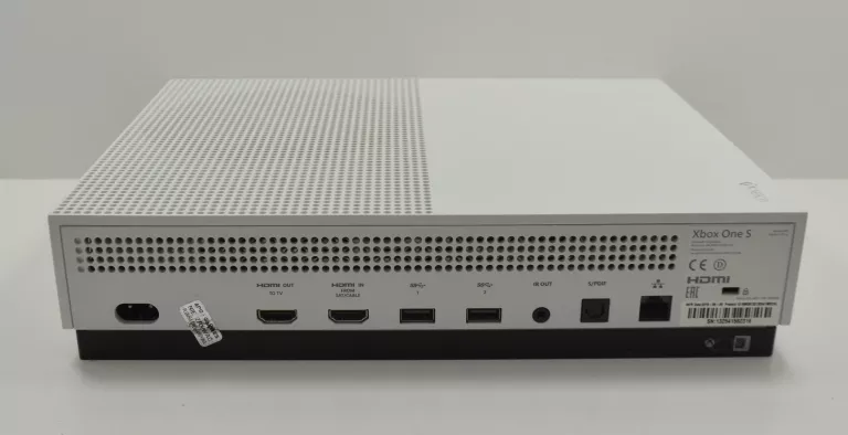 konsola-xbox-one-s-1tb-1681-pad-kable-liczba-kontrolerow-w-zestawie-1