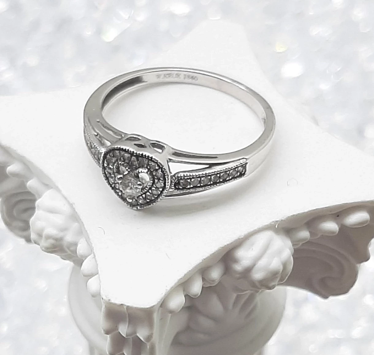 zloty-pierscionek-z-brylantami-pr585-180g-r13-stan-powystawowy