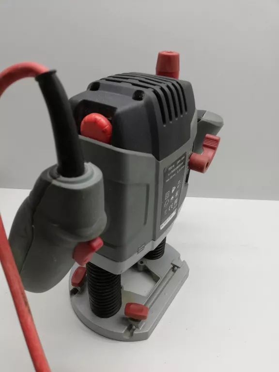 frezarka-graphite-59g717-rodzaj-frezarki-gornowrzecionowa