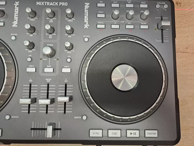 kontroler-dj-numark-mixtrack-pro-pasmo-przenoszenia-20