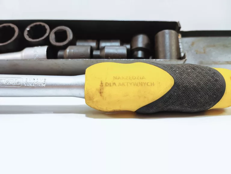 grzechotka-coval-nasadki-w-blaszanym-pudelku-ean-gtin-5904806164032