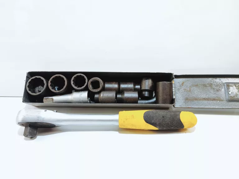 grzechotka-coval-nasadki-w-blaszanym-pudelku-stan-uzywany