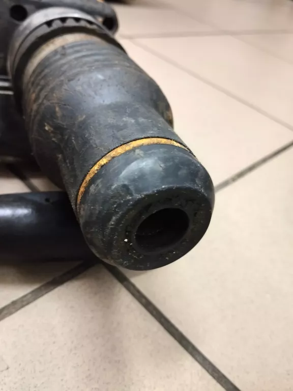 MŁOT UDAROWY DEWALT D25831