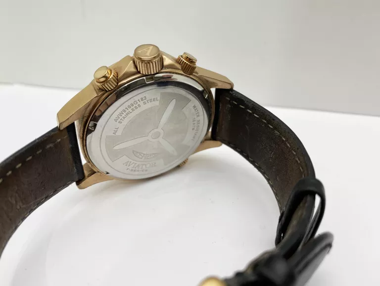 zegarek-aviator-avw9169g182-ksztalt-koperty-okragla