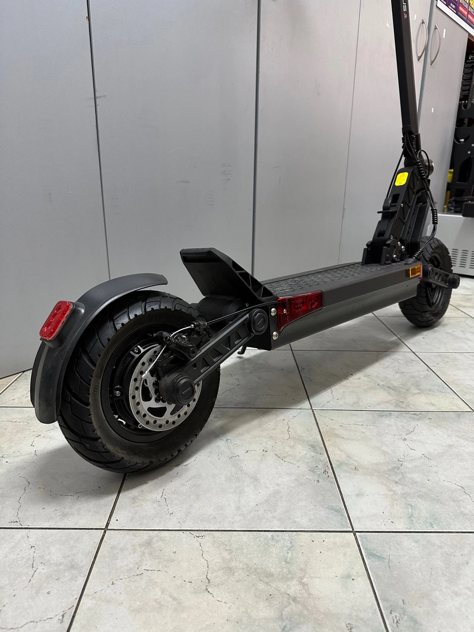 hulajnoga-elektryczna-motus-pro-10-igla-predkosc-maksymalna-20