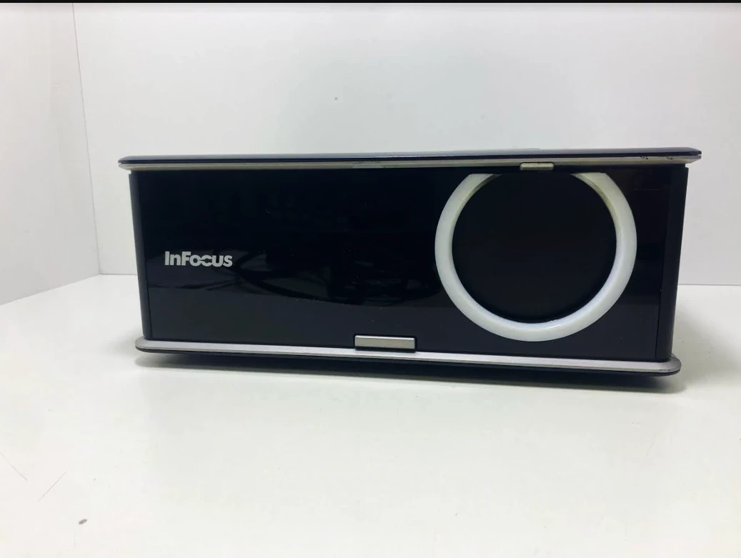 projektor-infocus-in3114-okablowanie-pokrowiec-hubska-82-wroclaw