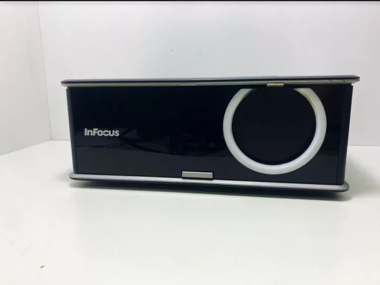 projektor-infocus-in3114-okablowanie-pokrowiec-hubska-82-wroclaw