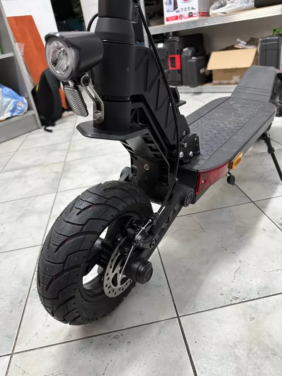 hulajnoga-elektryczna-motus-pro-10-igla-moc-silnika-810