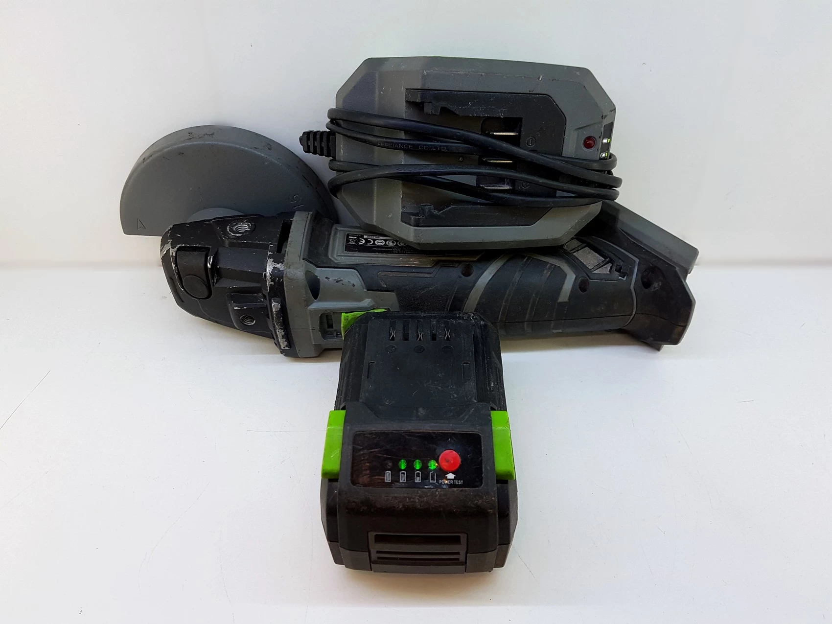 szlifierka-katowa-lux-tools-a-ws20115-zestaw-rodzaj-zasilania-akumulatorowe