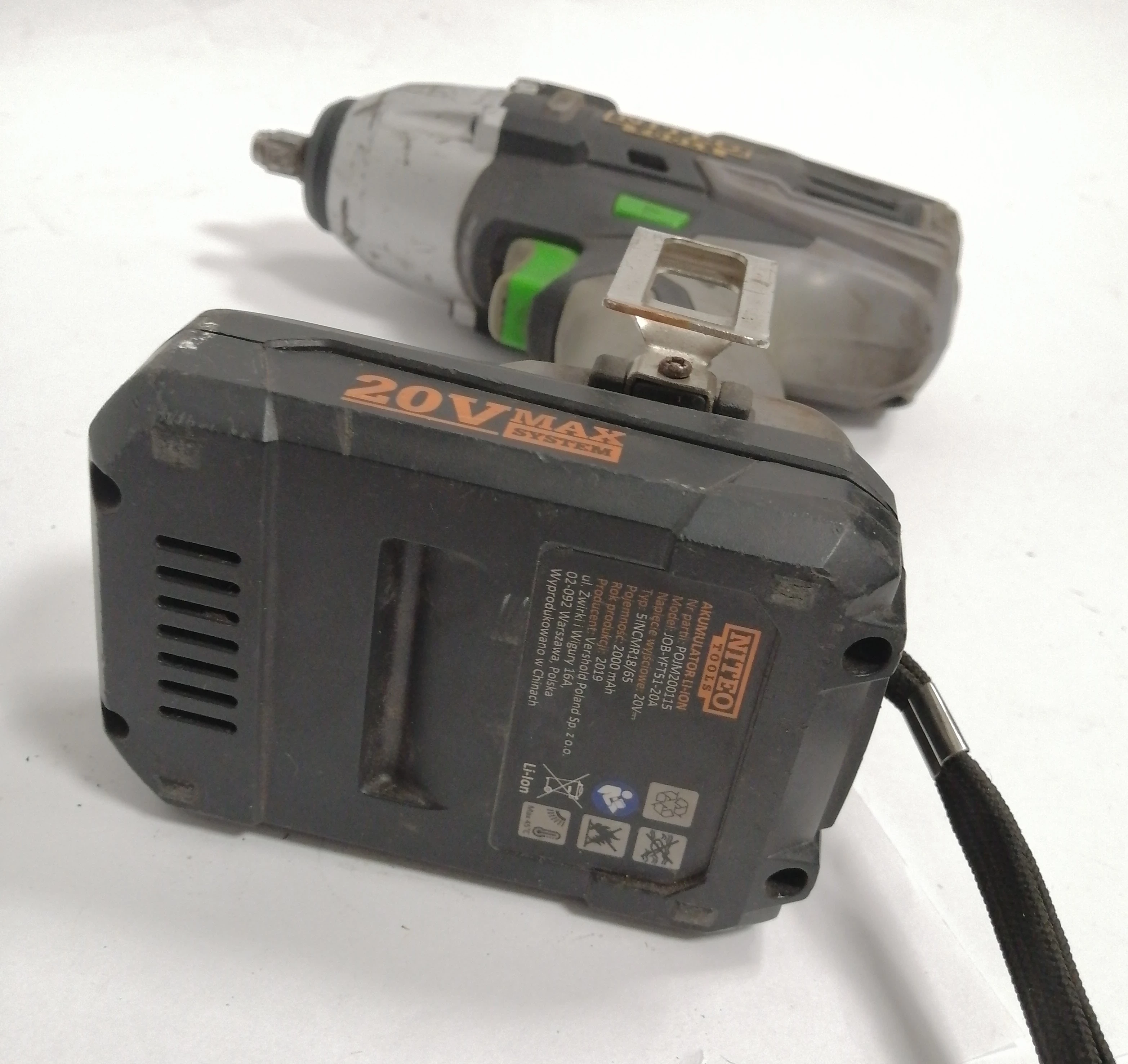 klucz-udarowy-niteo-tools-20viw0115-20-zestaw-zasilanie-akumulatorowe