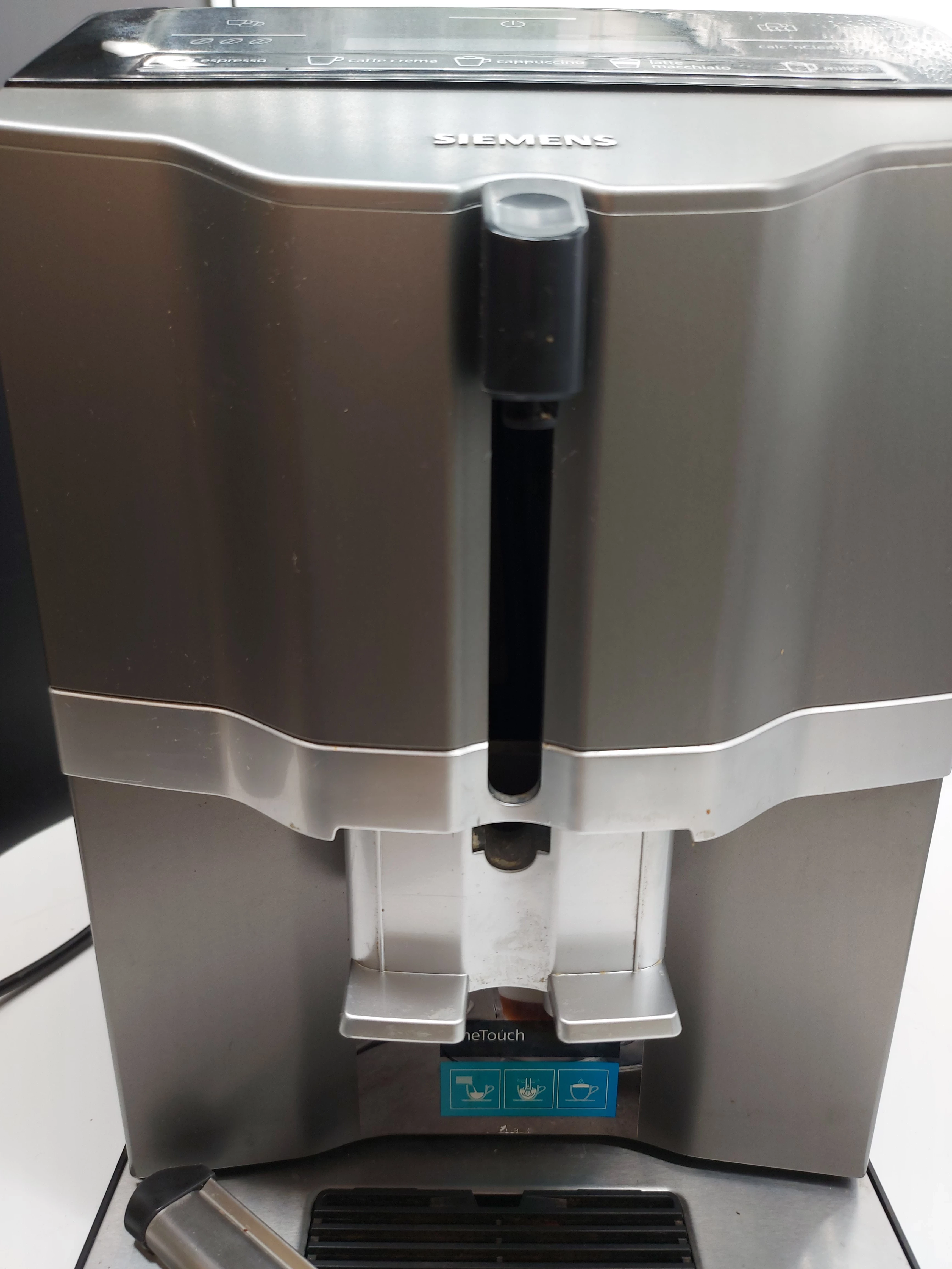 ekspres-siemens-eq-3-s300-kolor-dominujacy-srebrnyszary